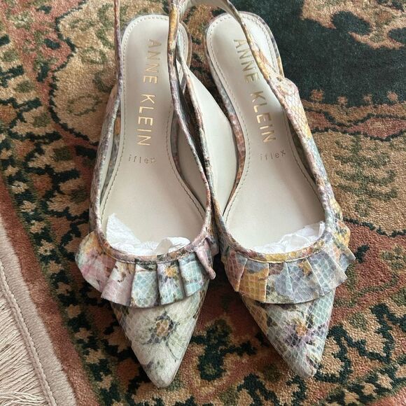HOST PICK Y2K Anne Klein Multicolor Slingback Kitten Heels with Ruffle 8M - Picture 1 of 15